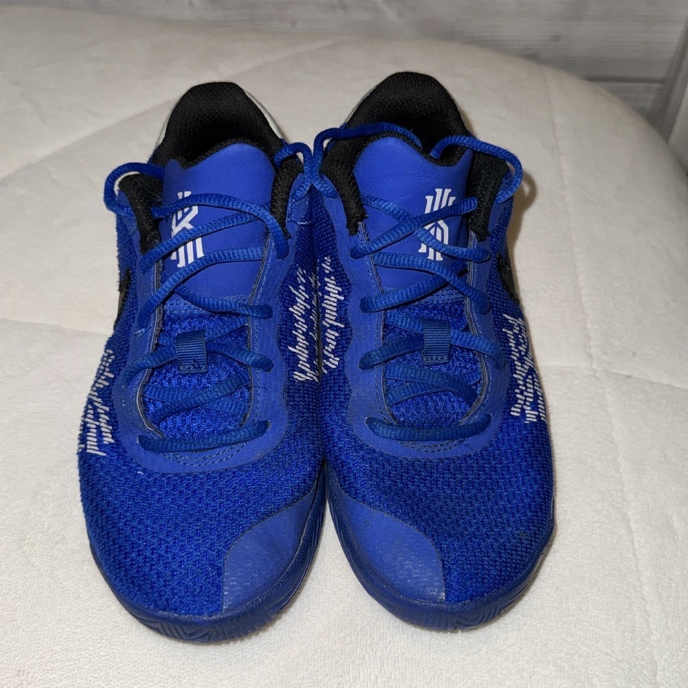 Nike Kyrie Flytrap Basketball Sneakers AQ3413-400 Athletic Shoes 2Y Blue - Picture 2 of 13